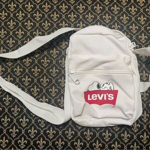 Levi’s crossbody purse snoopy like new. Smoke free home.